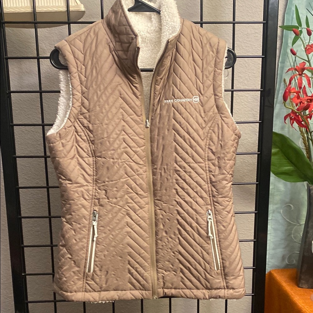 Free Country Women's Quilted Tan Vest